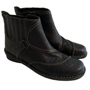 Clarks Bendables Dark Brown Ankle Booties 8 NEW